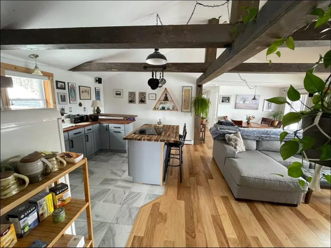 Photo of 2882 Perley