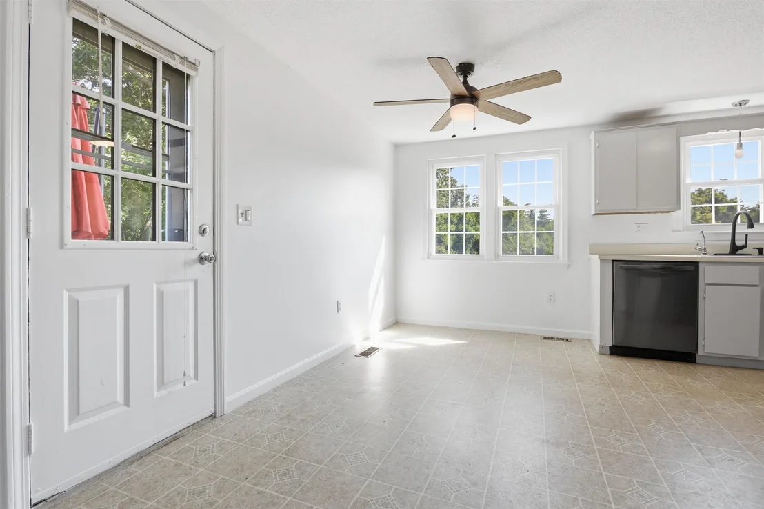 Photo of Unit L at 17 Juniper