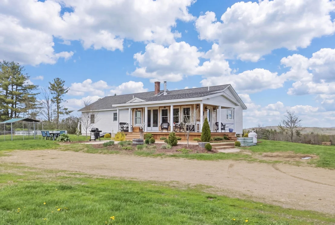 Photo of 557 South Barnstead