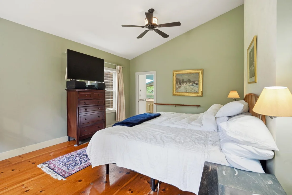 Photo of 515 E Surry