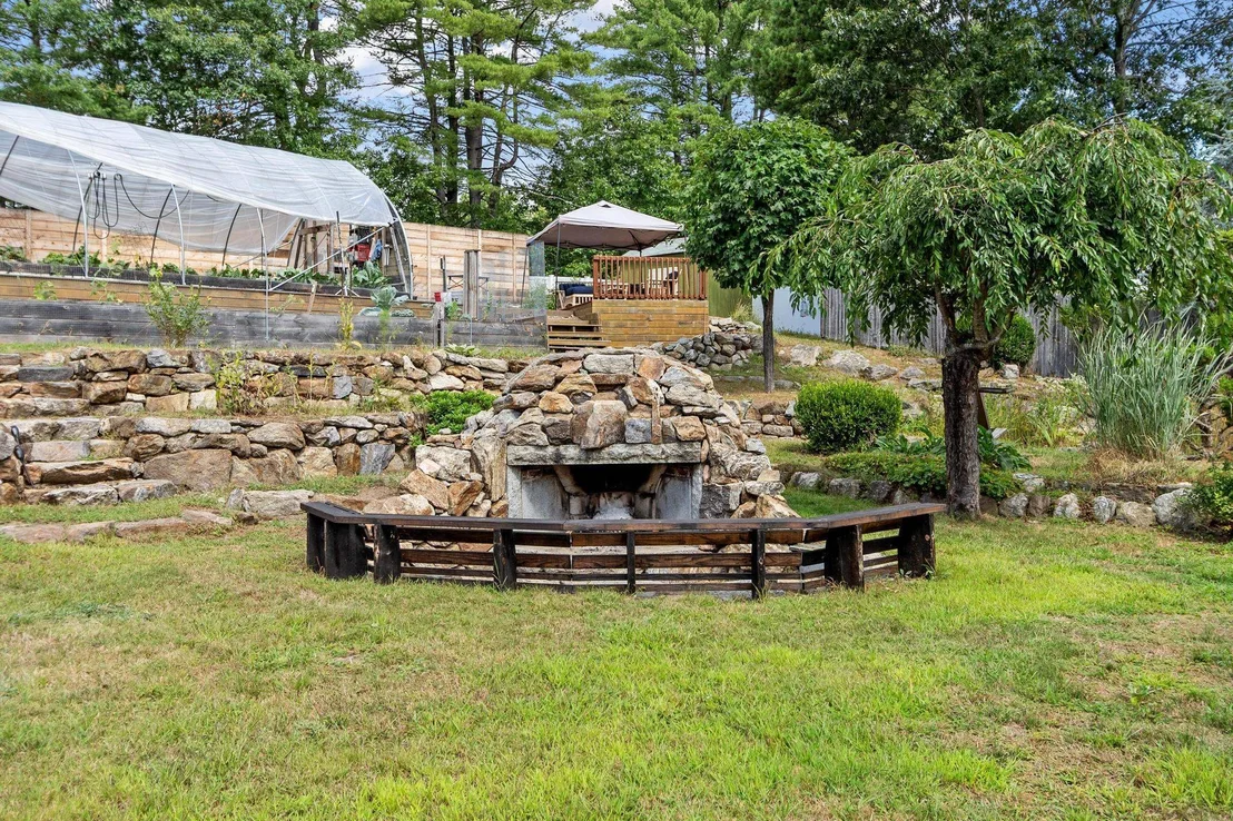 Photo of 654 Daniel Webster