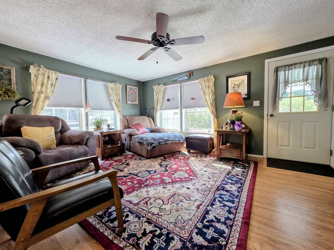 Photo of 255 Gray