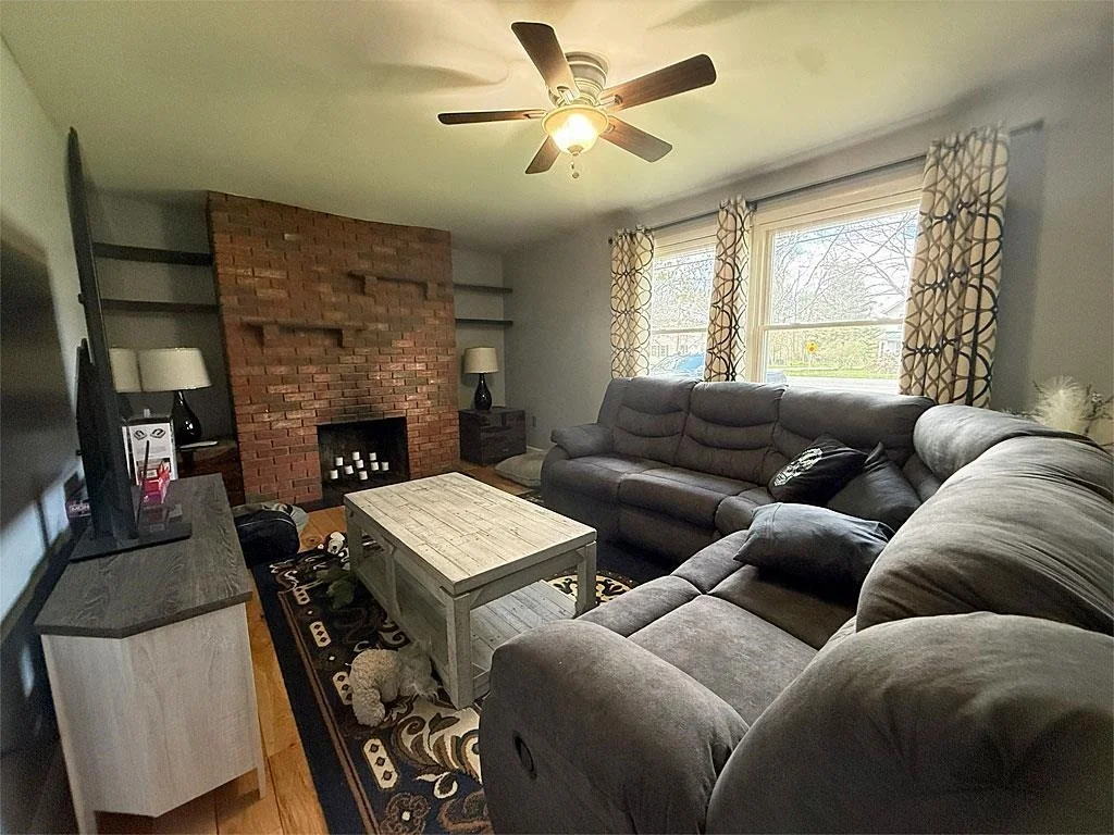 Photo of 387 Main