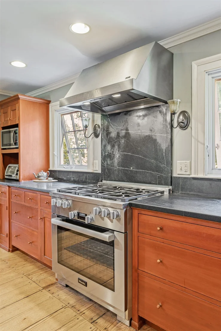 Photo of 83 Walnut