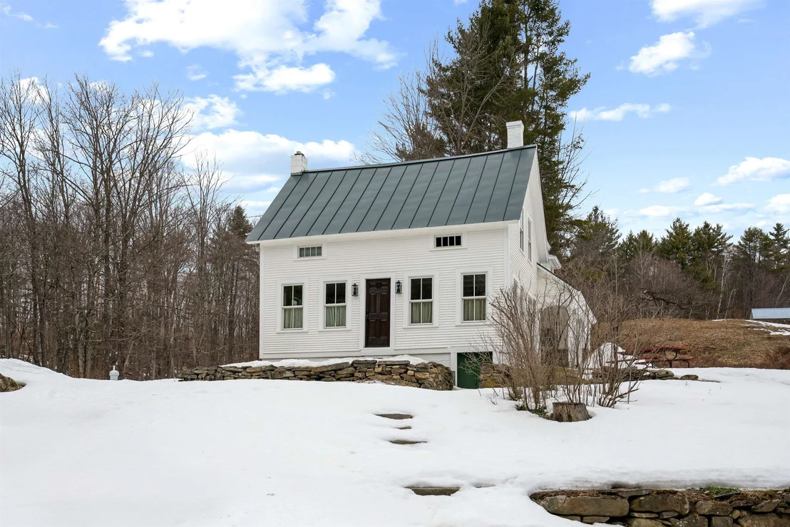 Photo of 366 Knapp Pond