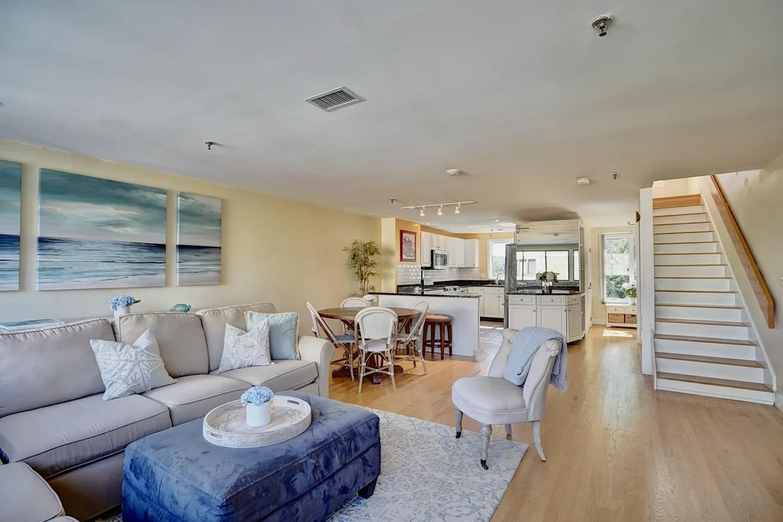 Photo of Unit 27 at 989 Ocean