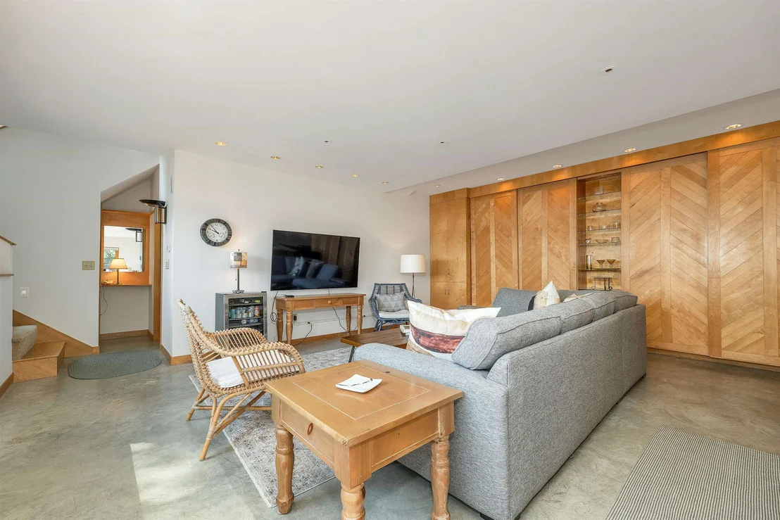 Photo of 41 Meaders Point