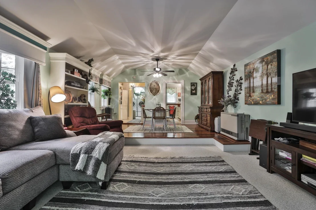 Photo of 8 Putnam Hill