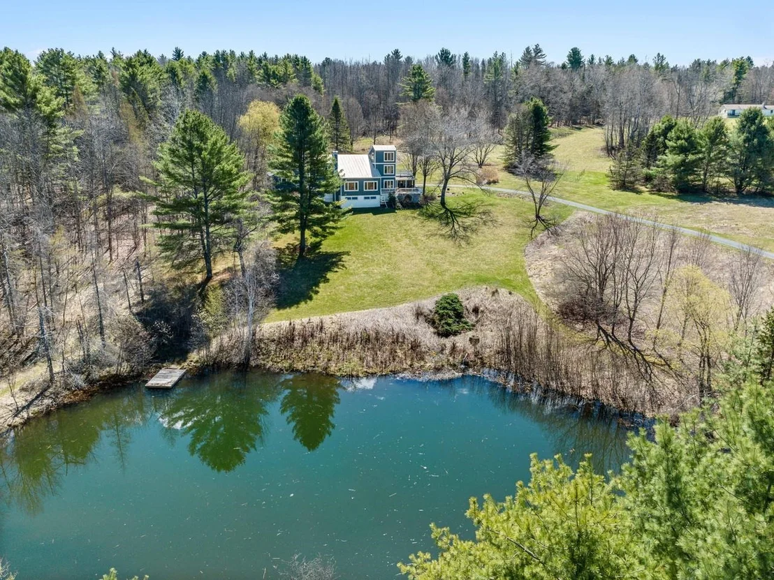 Photo of 2381 Middle