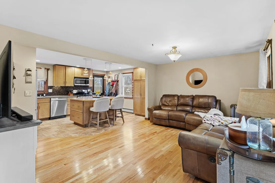 Photo of 345 Davison
