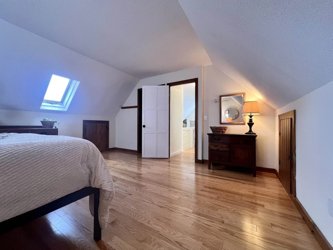 Photo of 883 Smead