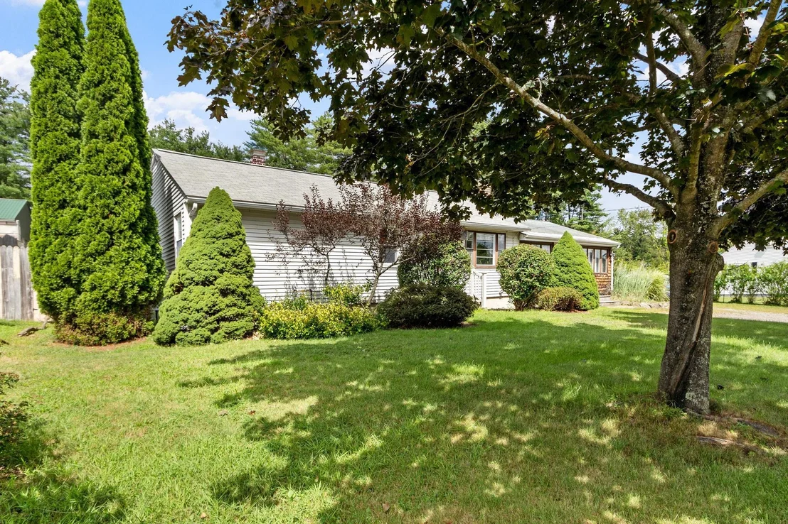 Photo of 654 Daniel Webster