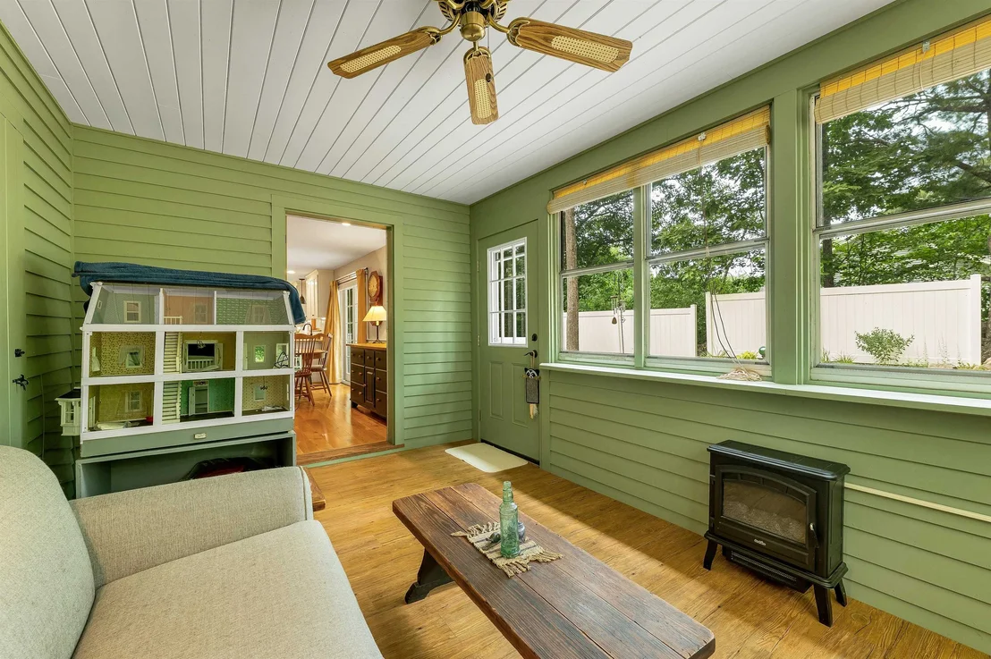 Photo of 3 Oak Knoll