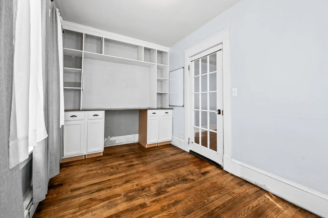 Photo of 2069 Riverside