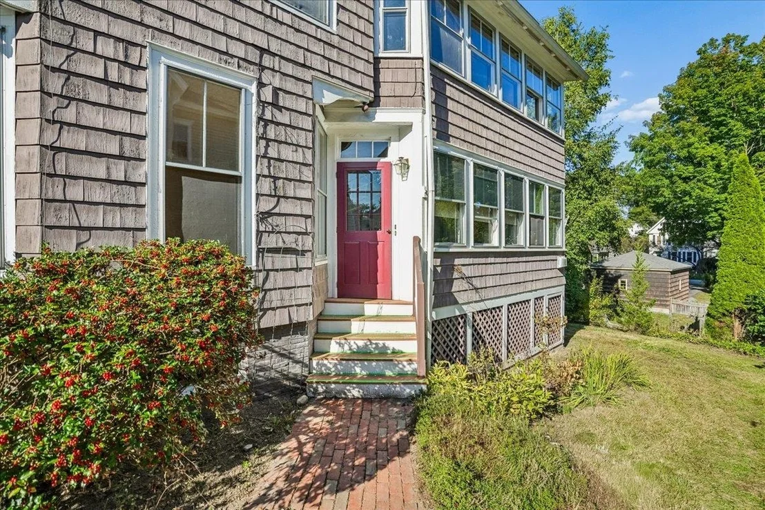 Photo of 12 Holt