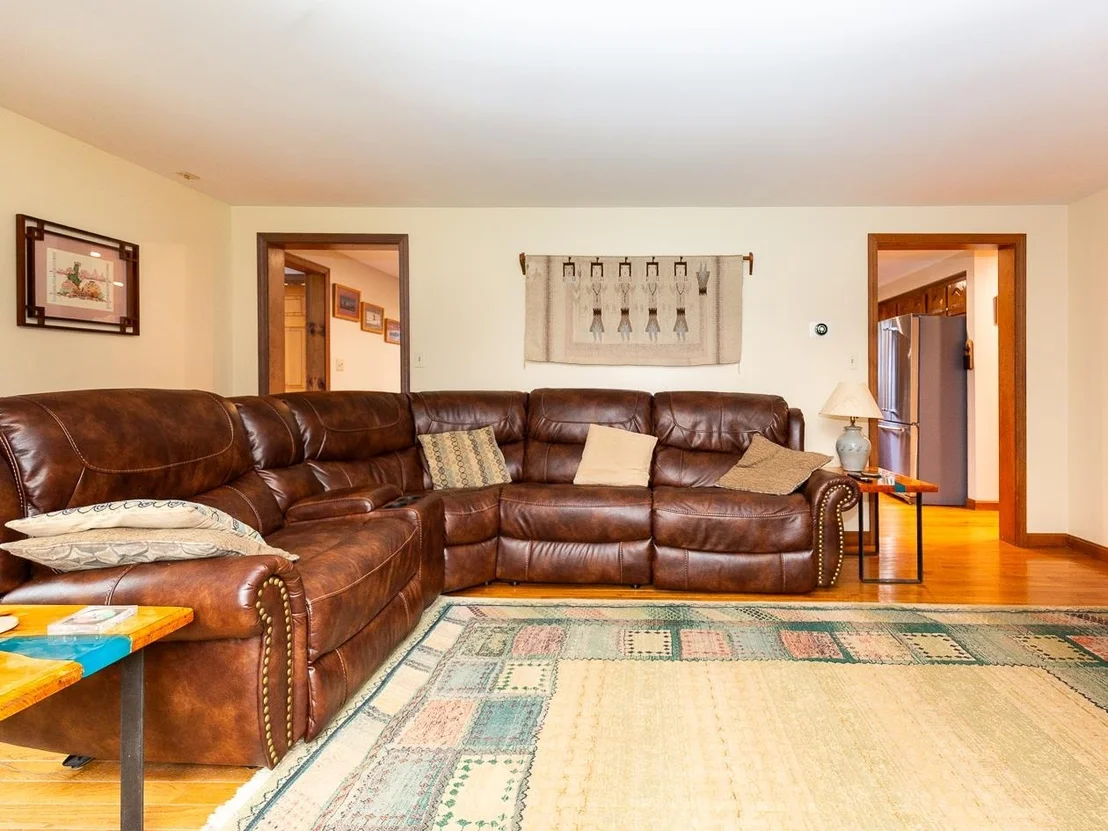 Photo of 8 Laurel