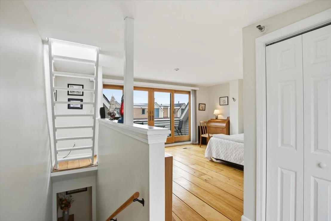 Photo of Unit 8 at 989 Ocean