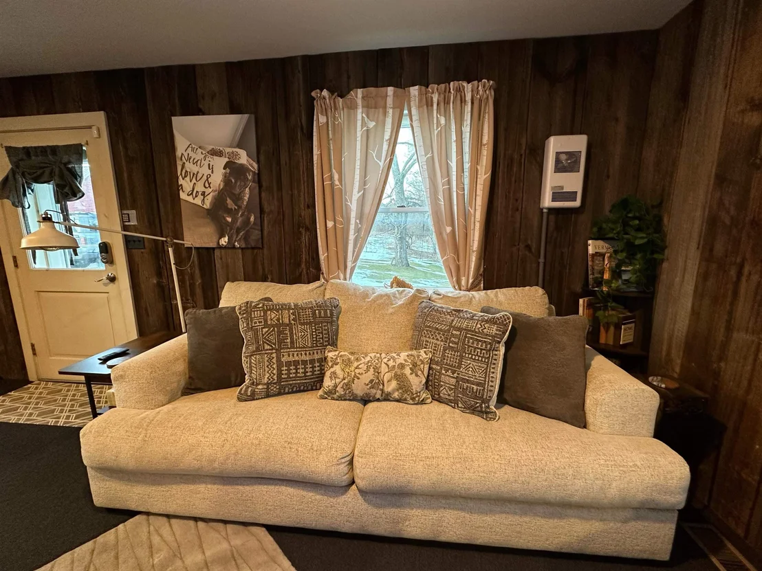 Photo of 818 Danby Hill