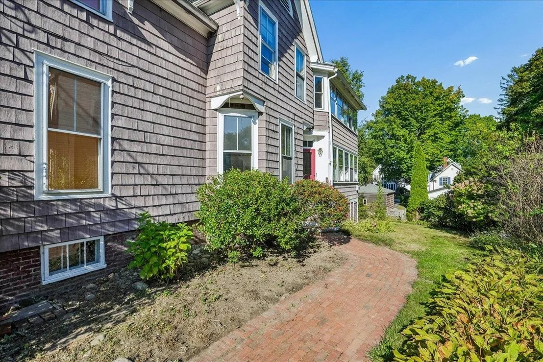 Photo of 12 Holt