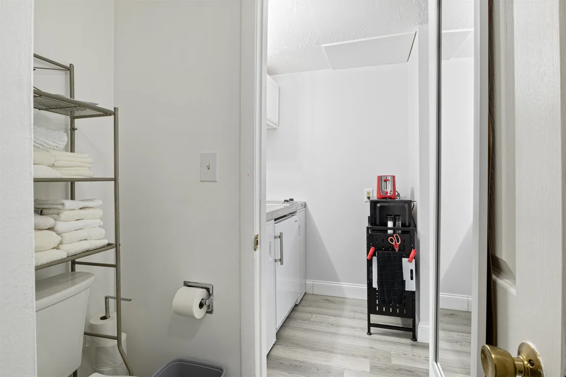 Photo of Unit 11 at 933 Ocean