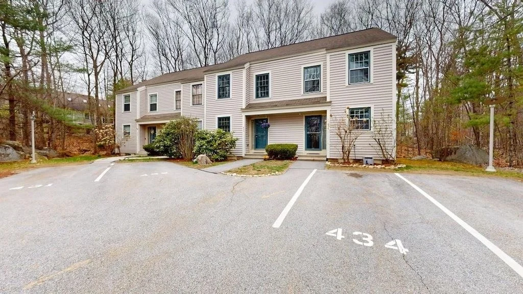 Photo of Unit 434 at 1465 Hooksett