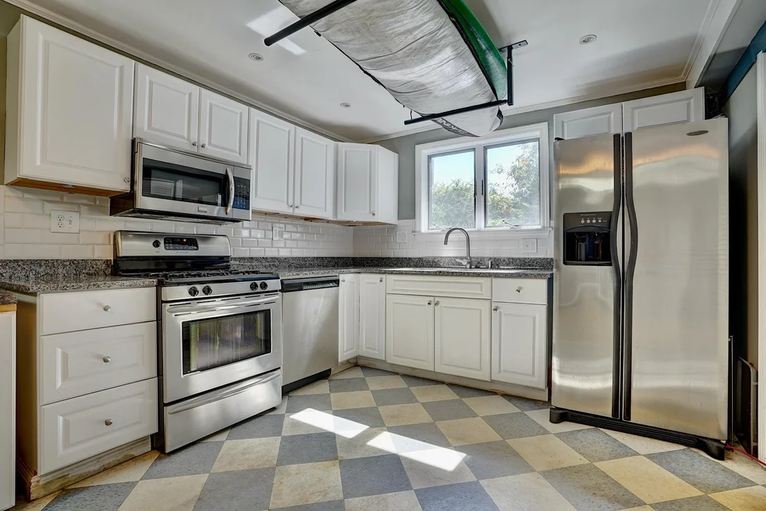 Photo of Unit 27 at 989 Ocean