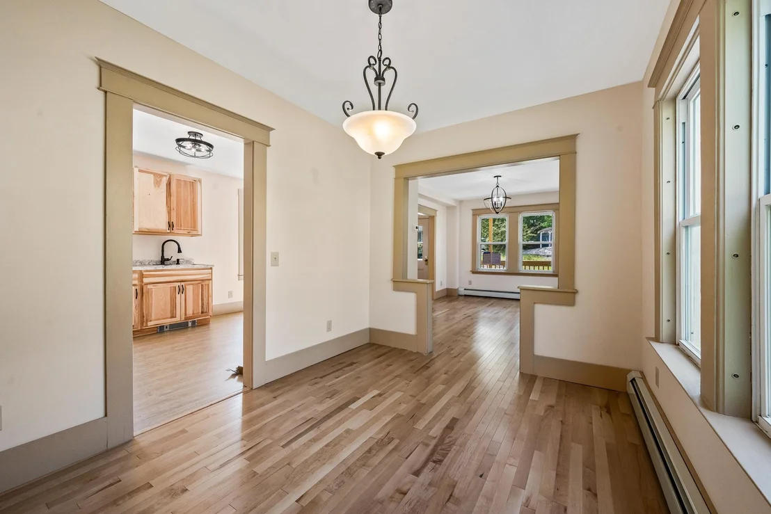 Photo of 484 First