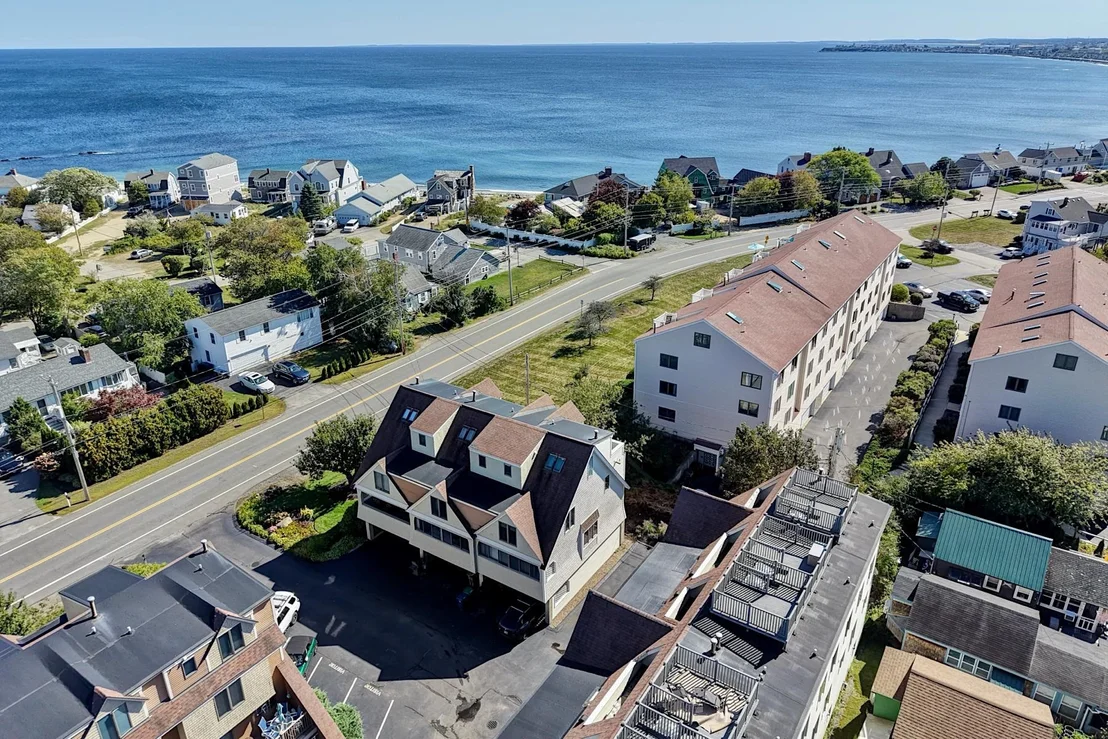 Photo of Unit 27 at 989 Ocean