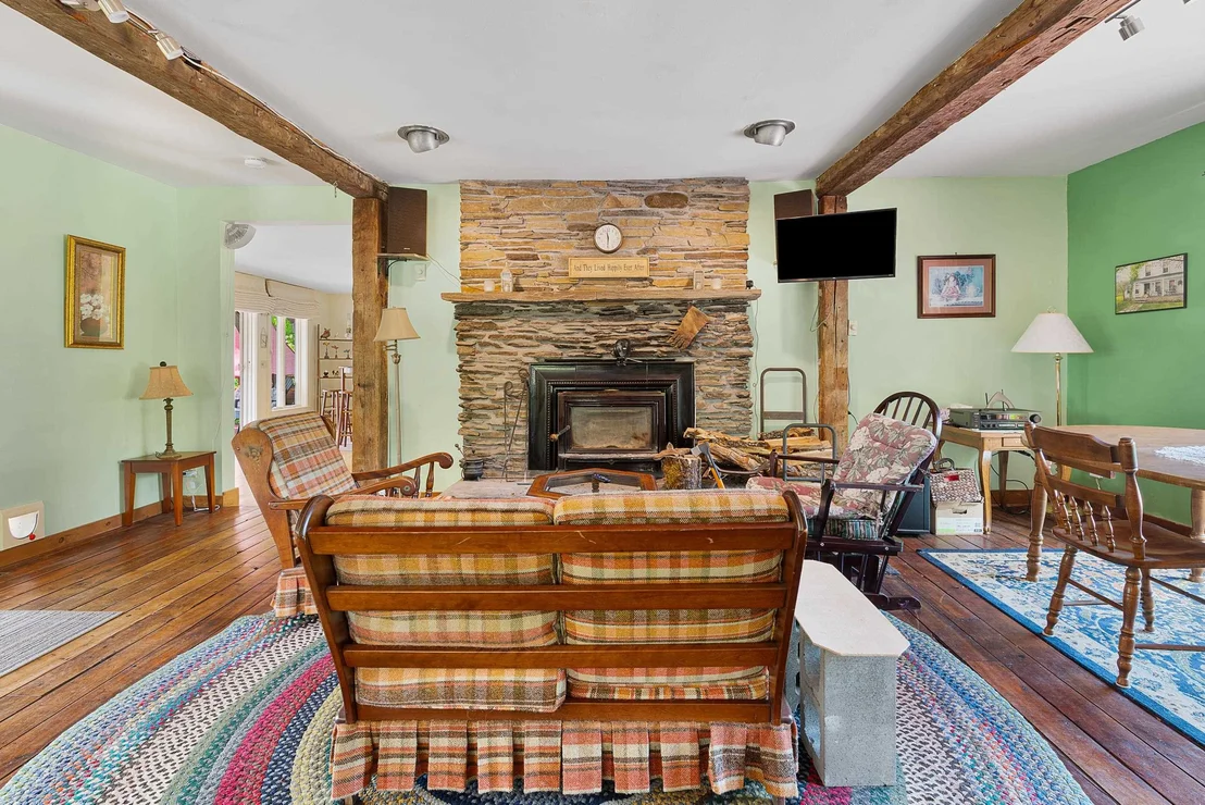 Photo of 1078 Brook