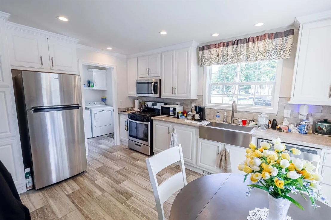 Photo of 139 Robinhood