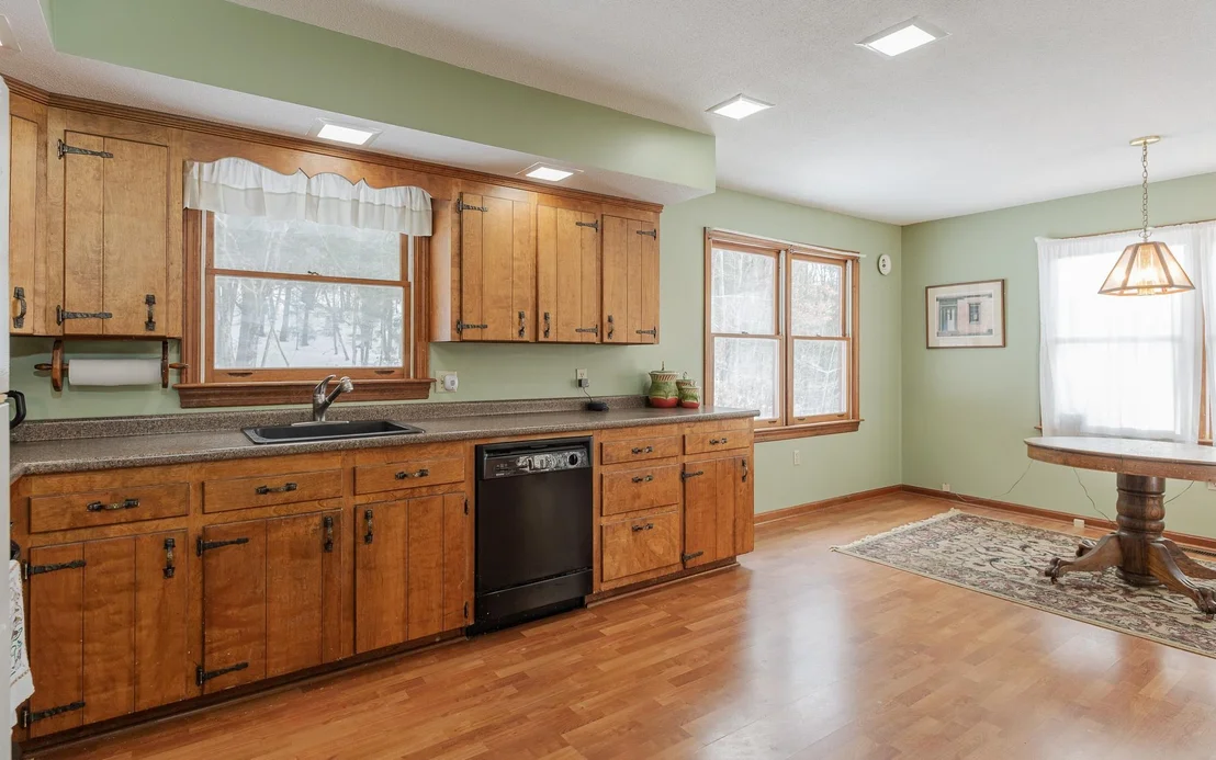 Photo of 521 County