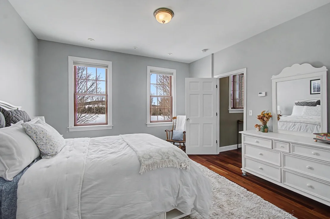 Photo of 4517 Oak Hill