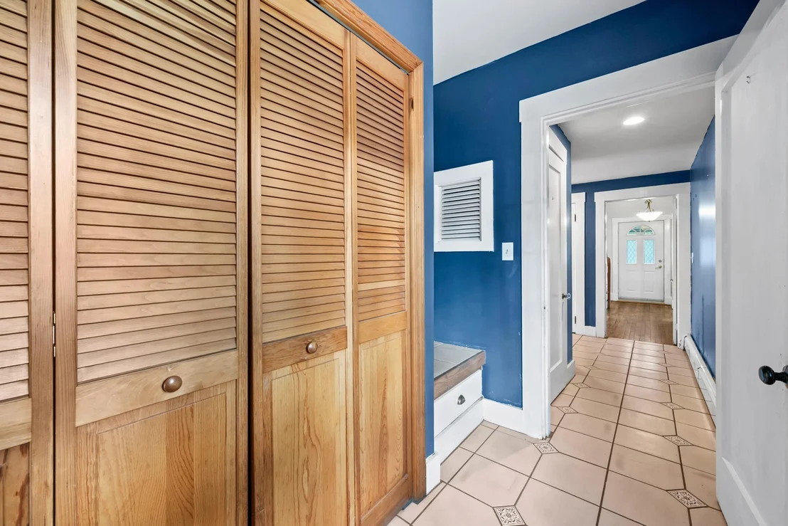 Photo of 2069 Riverside