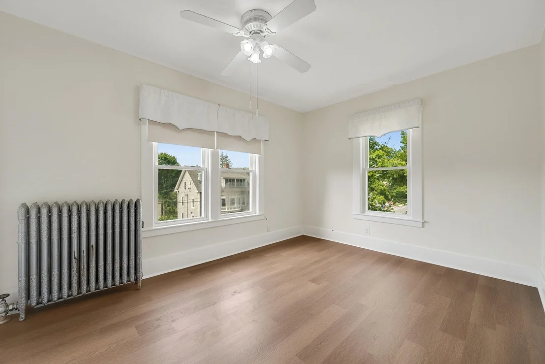 Photo of 22 Eastern