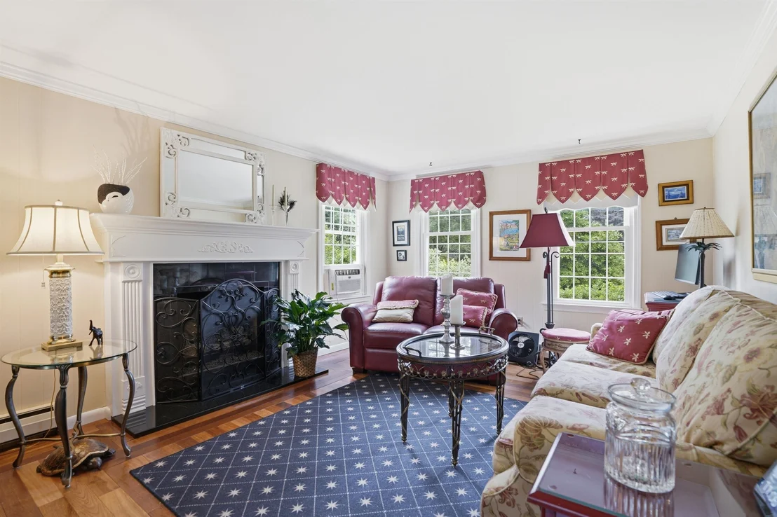 Photo of 9 Whitman