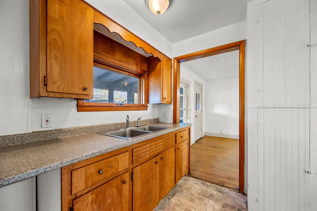 Photo of 21 River Road W