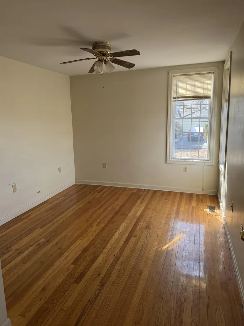 Photo of 127 Daniel Webster