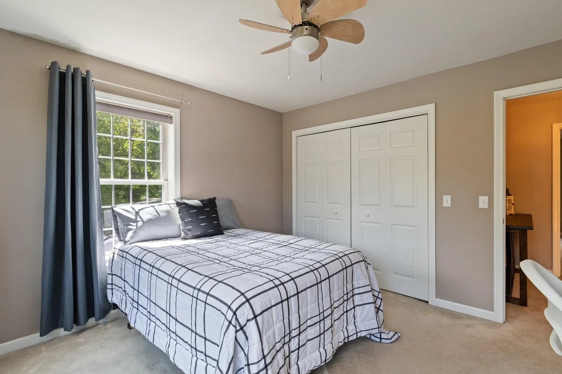 Photo of 900 Ledgewood