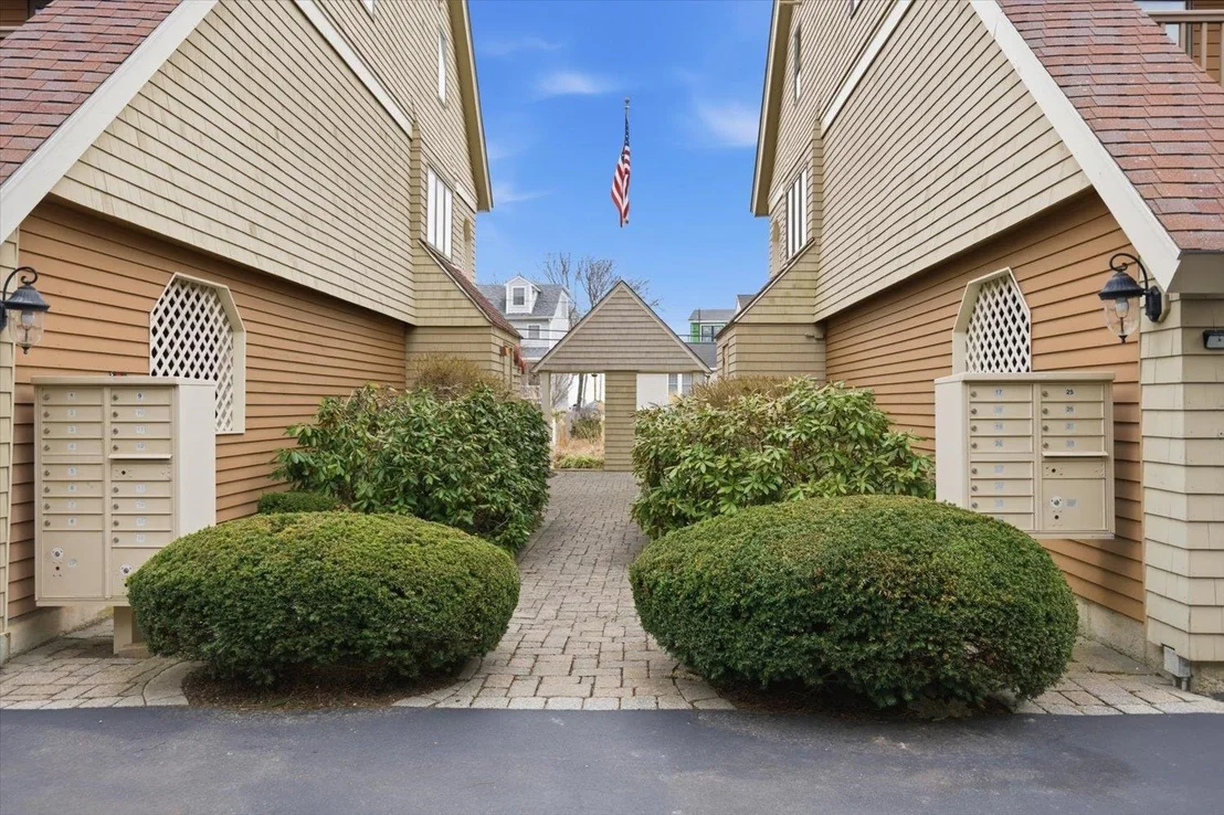 Photo of Unit 8 at 989 Ocean