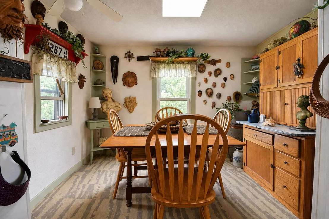 Photo of 2340 Panton