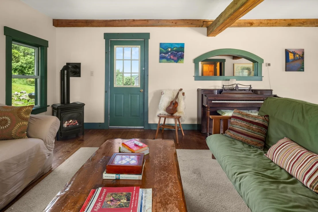 Photo of 1076 Brown Hill