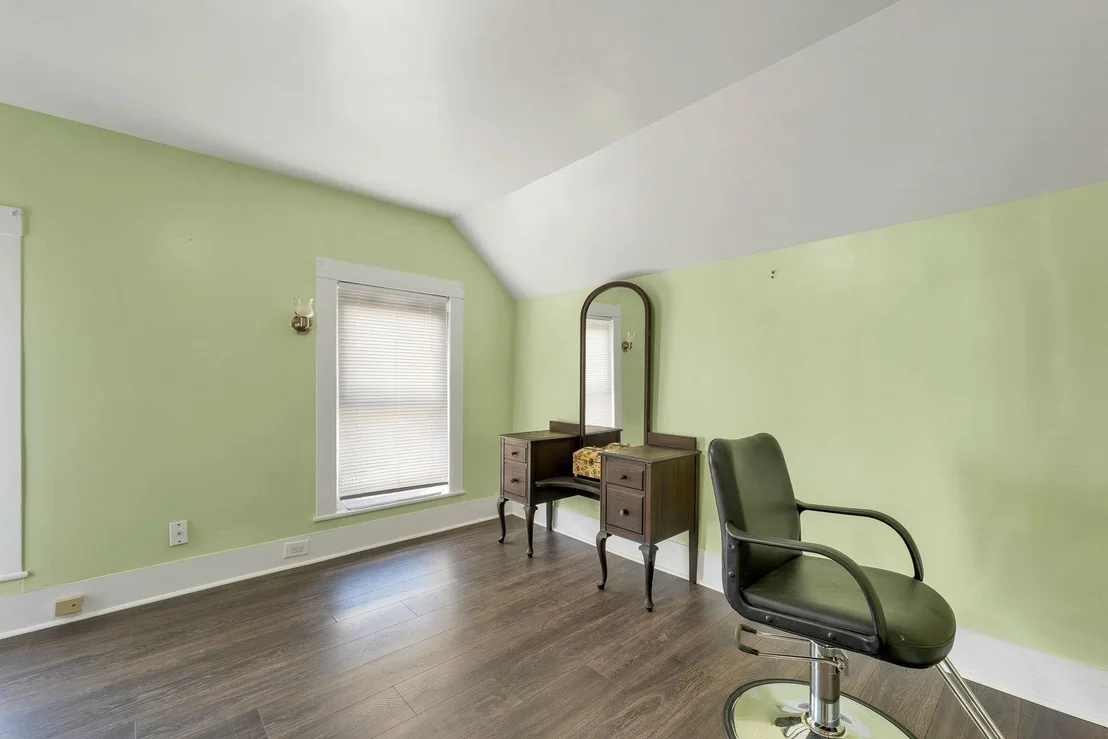 Photo of 19 Monroe