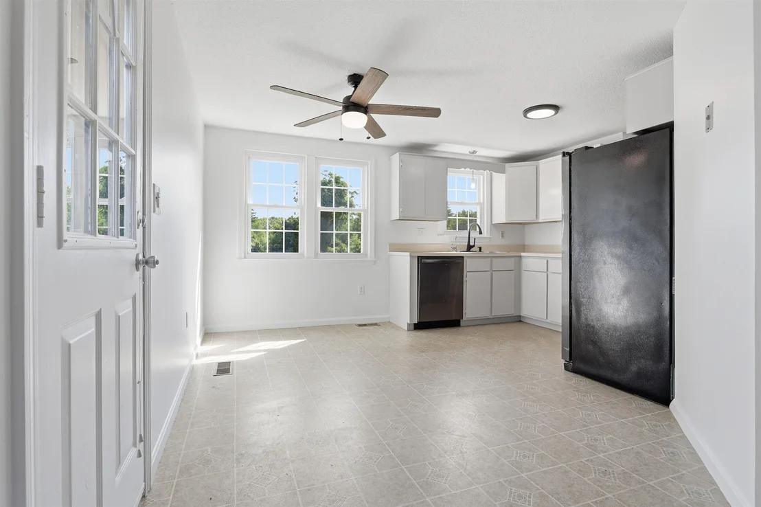 Photo of Unit L at 17 Juniper