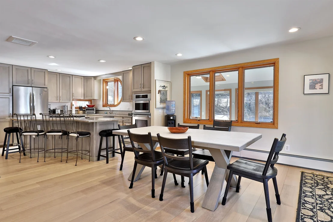 Photo of 426 Roaring Brook