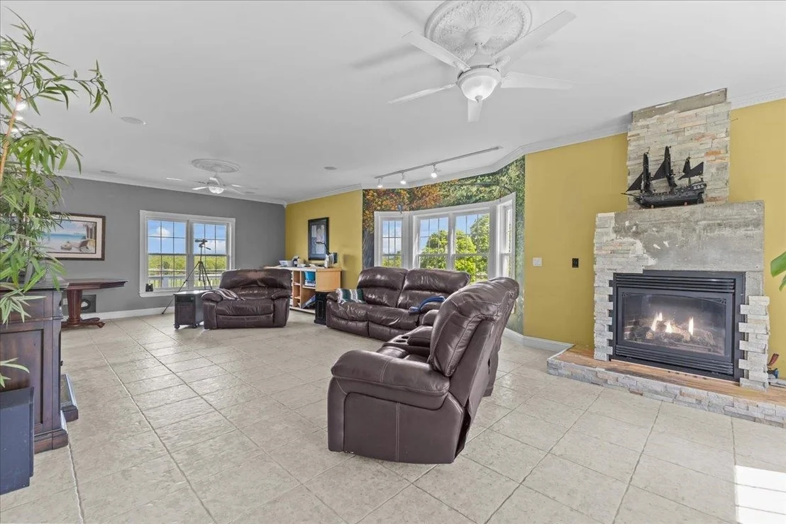 Photo of 413 Hibbard