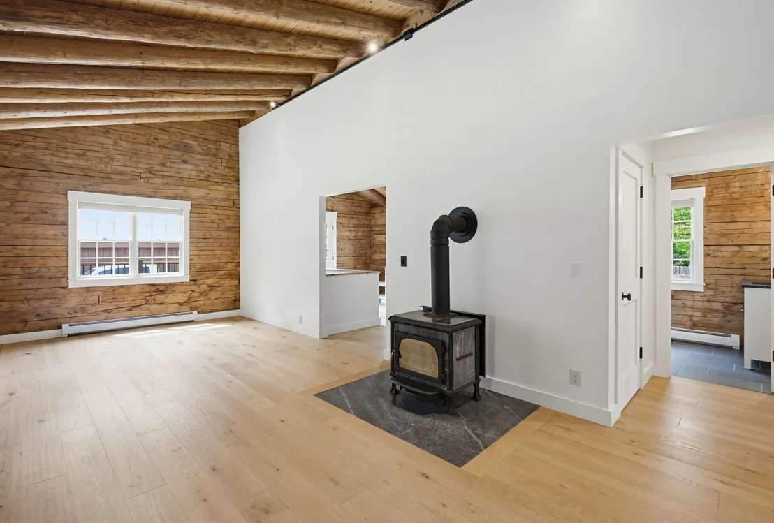 Photo of 84 New Hampton