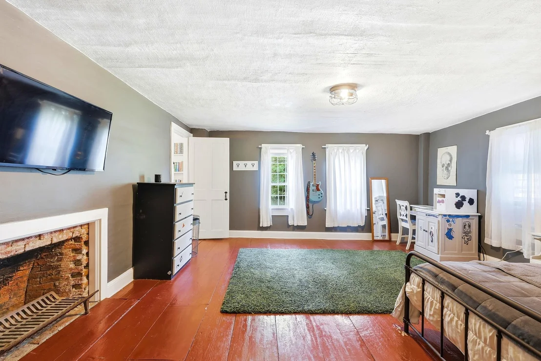 Photo of 235 Middle