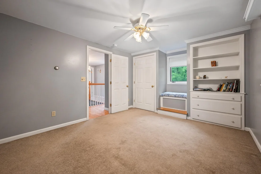 Photo of 100 Colonial