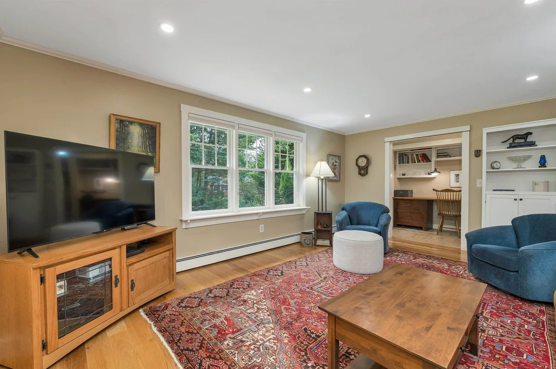 Photo of 3 Oak Knoll