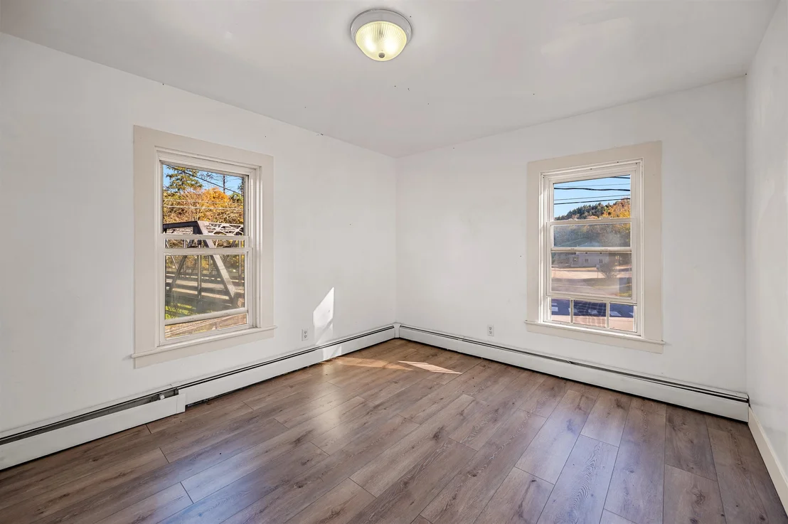 Photo of 21 River Road W